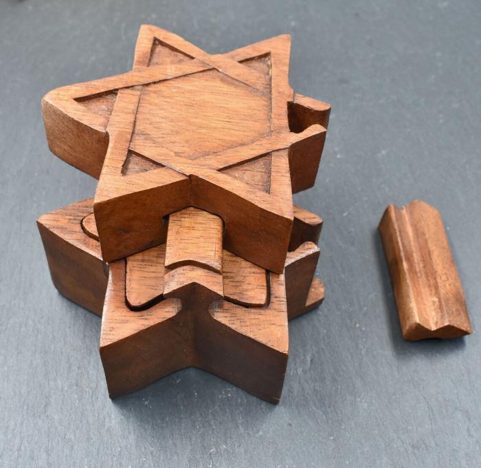 Stern Schatulle oder Pentagramm Box für kleine Geschenke von Belanas Schatzkiste teilweise geöffnet