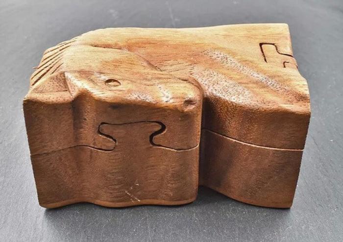 Sleipnir Schatulle - Puzzeldose aus Holz seitlich