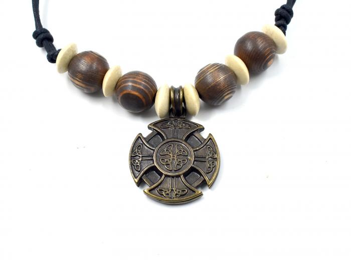 Keltische Holzperlenkette mit Ringkreuz