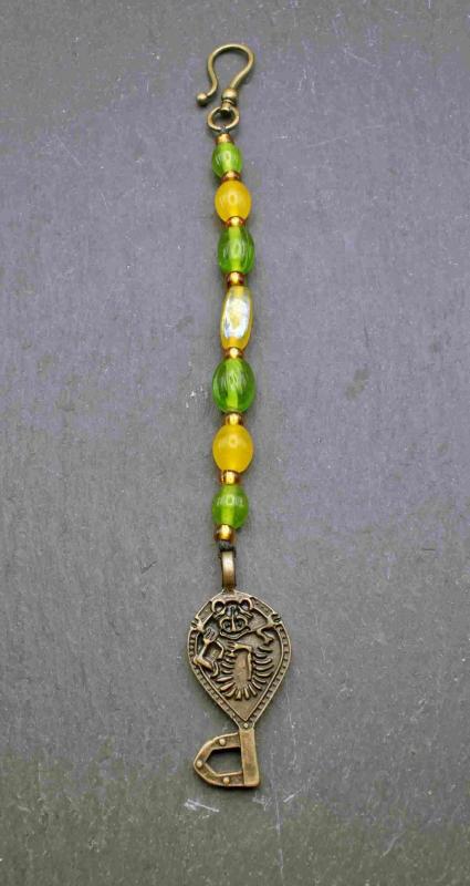 Wikinger Schlüssel mit Perlenkette in grün und gelb von Belanas Schatzkiste